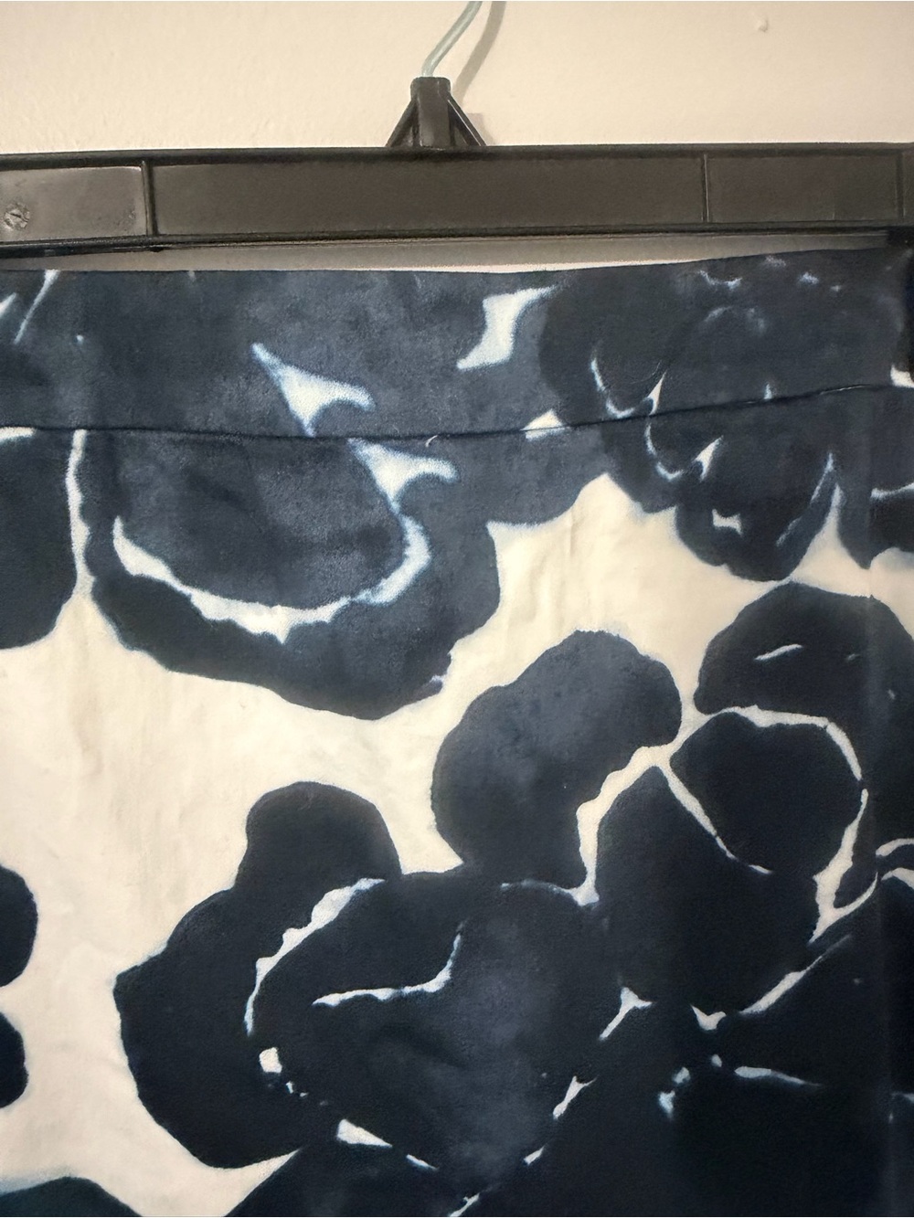 J Crew Stretch White and Navy Floral Pencil Skirt size 14 - Picture 2 of 10